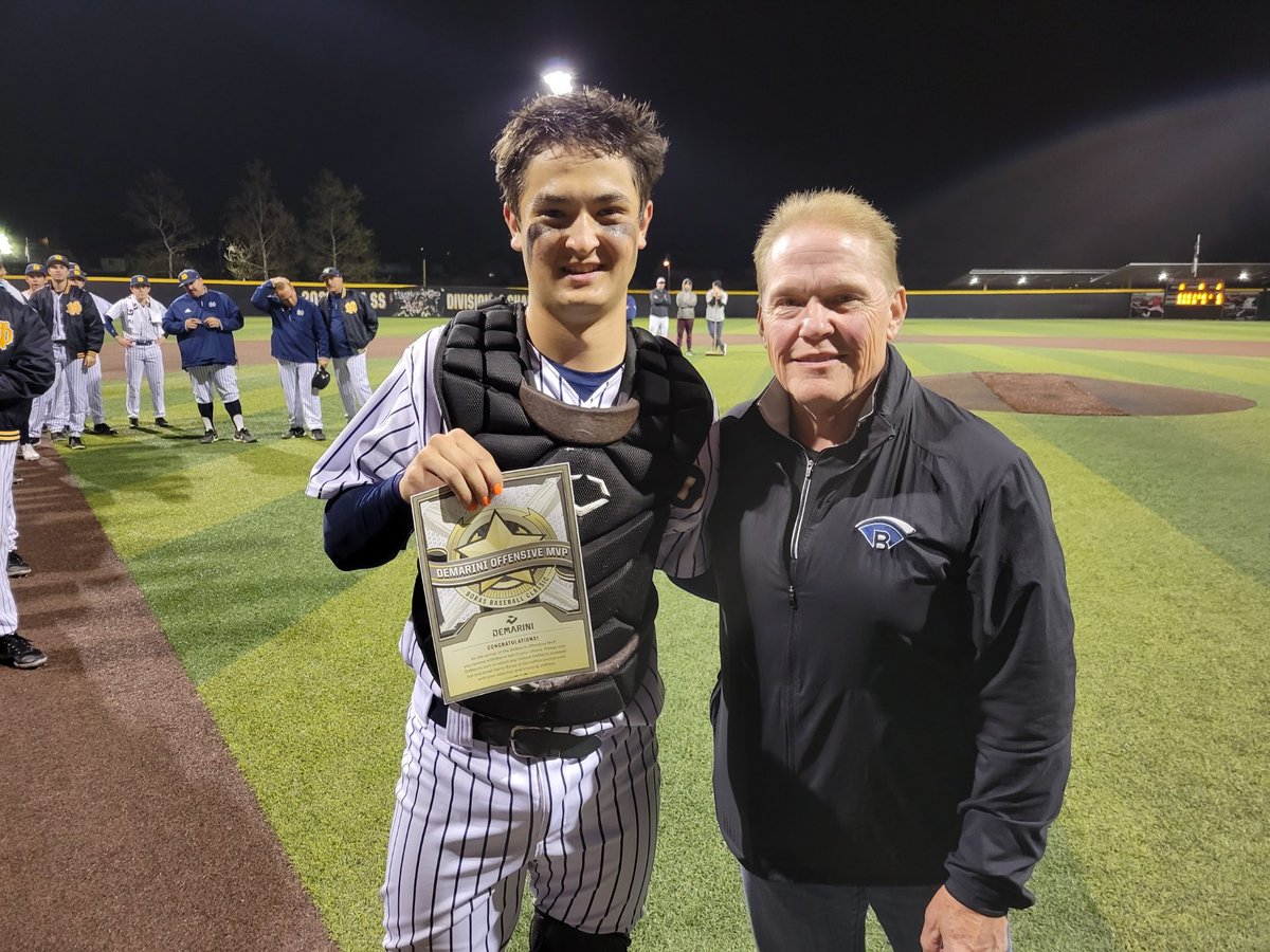 latsondheimer's tweet photo. Colin Brown of Notre Dame gets the offensive player of the game award. https://t.co/AoF7fSfDvY