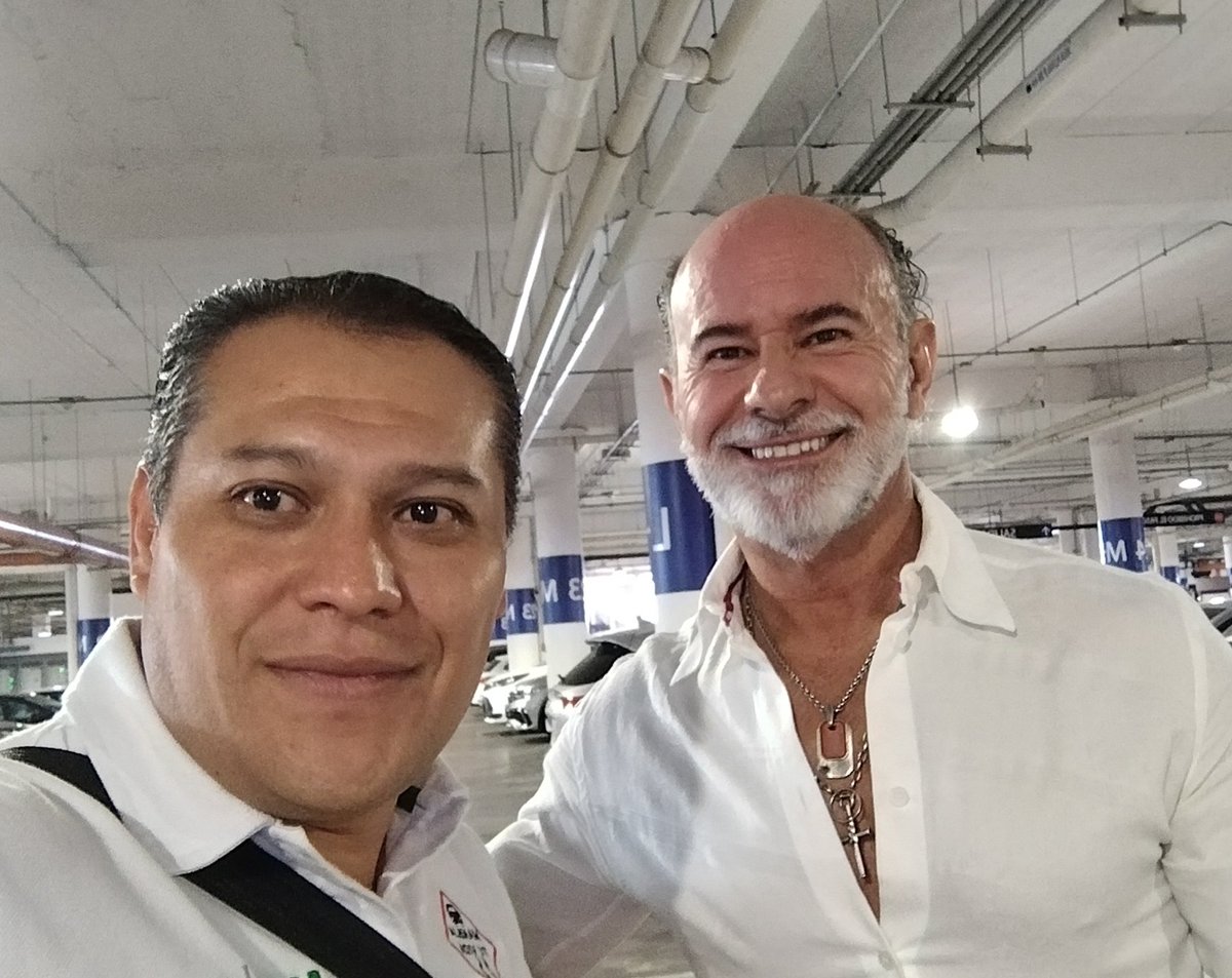 Jorge L (@jorgecompaye) on Twitter photo Y sales de GYM y te encuentras al ETERNO CAPITAN <a href="/RUIZESPARZAO/">Roberto Ruiz Esparza</a>, si, ese mismo que iba al frente de grandes batallas de la poderosa FRANJA. Y sales de GYM y te encuentras al ETERNO CAPITAN <a href="/RUIZESPARZAO/">Roberto Ruiz Esparza</a>, si, ese mismo que iba al frente de grandes batallas de la poderosa FRANJA.