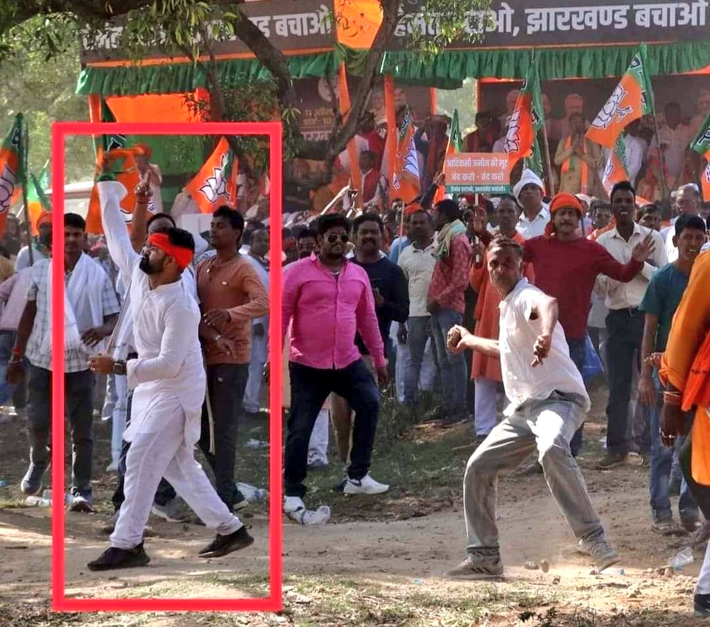 NehaYadavBHU's tweet photo. ये पत्थरबाज कौन हैं? https://t.co/0vCyxMdD3R