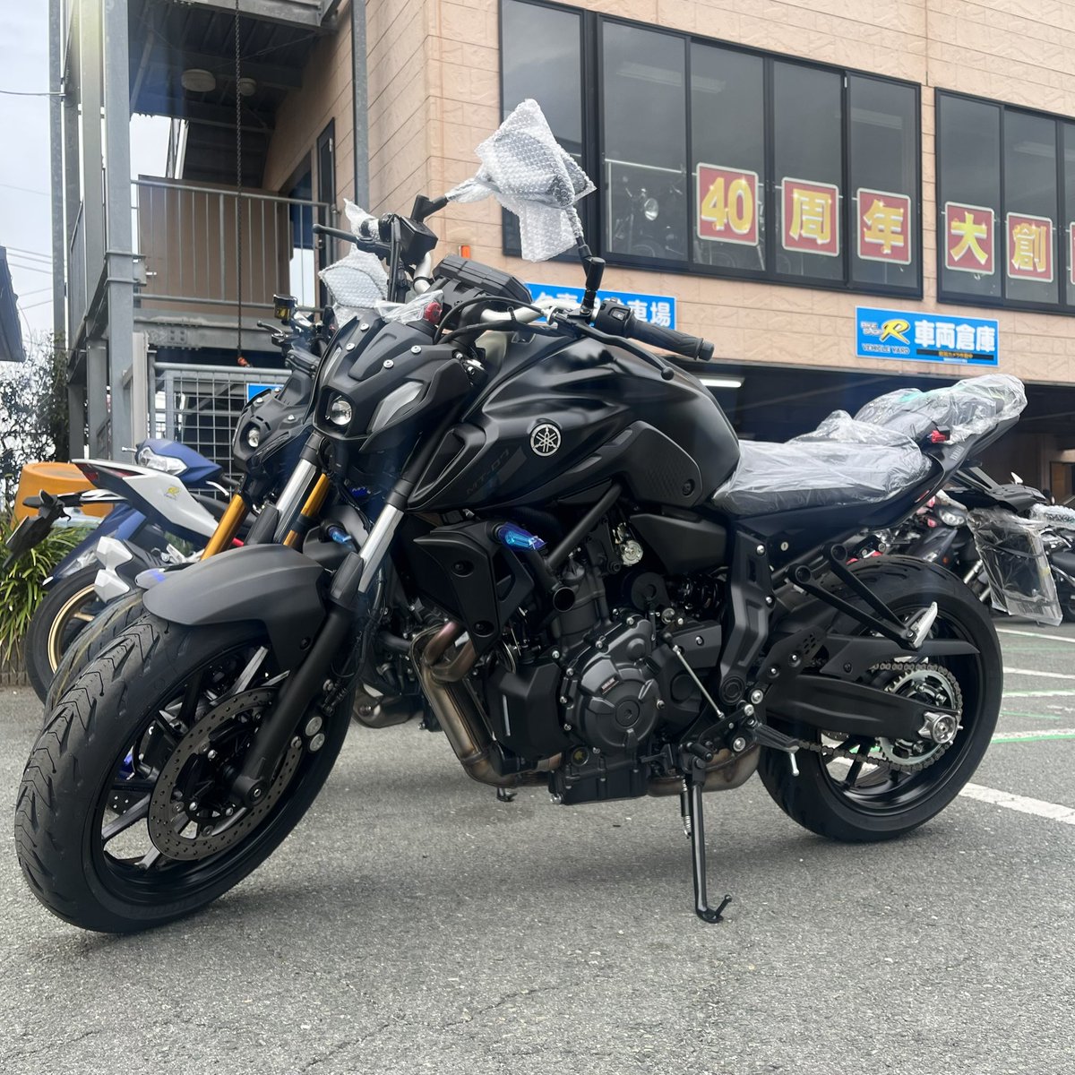BIKESHOP_R's tweet photo. 新車 #MT07 入荷しました！

在庫1台限りですのでお早めに😳✨✨

#ヤマハ #MT #マットダークグレー #バイクショップR #バイクショップアール https://t.co/649nUTVAs0