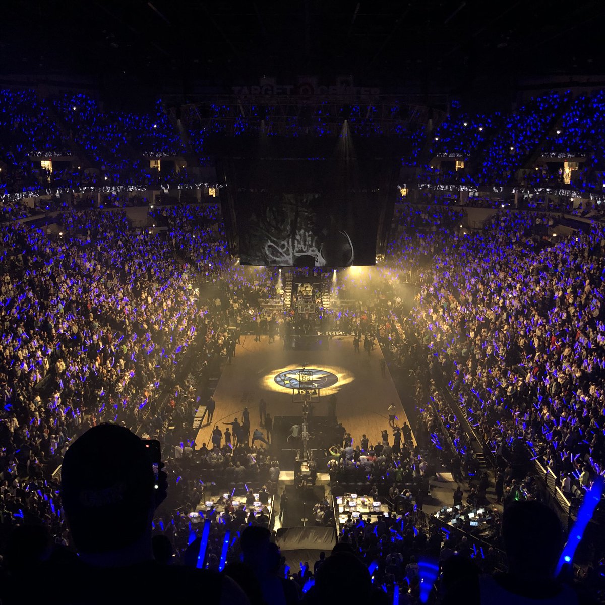 ValleyRatRooney's tweet photo. @DahlXIII Target Center was wild tonight! https://t.co/6e2MLawo8k