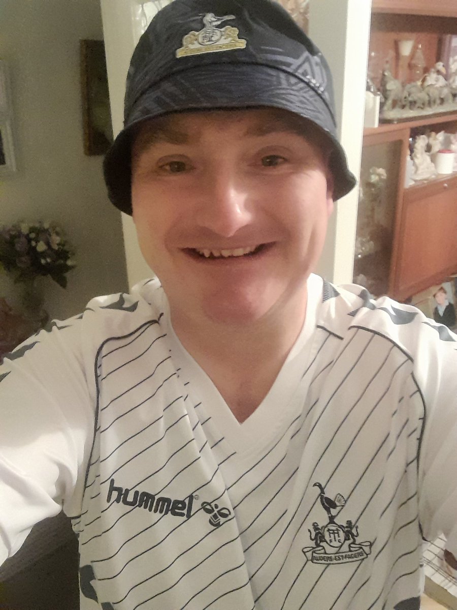 DeanEva35680286's tweet photo. Off to N17 been a while🍻⚽️👍#COYS!! https://t.co/Dq0coIti8X