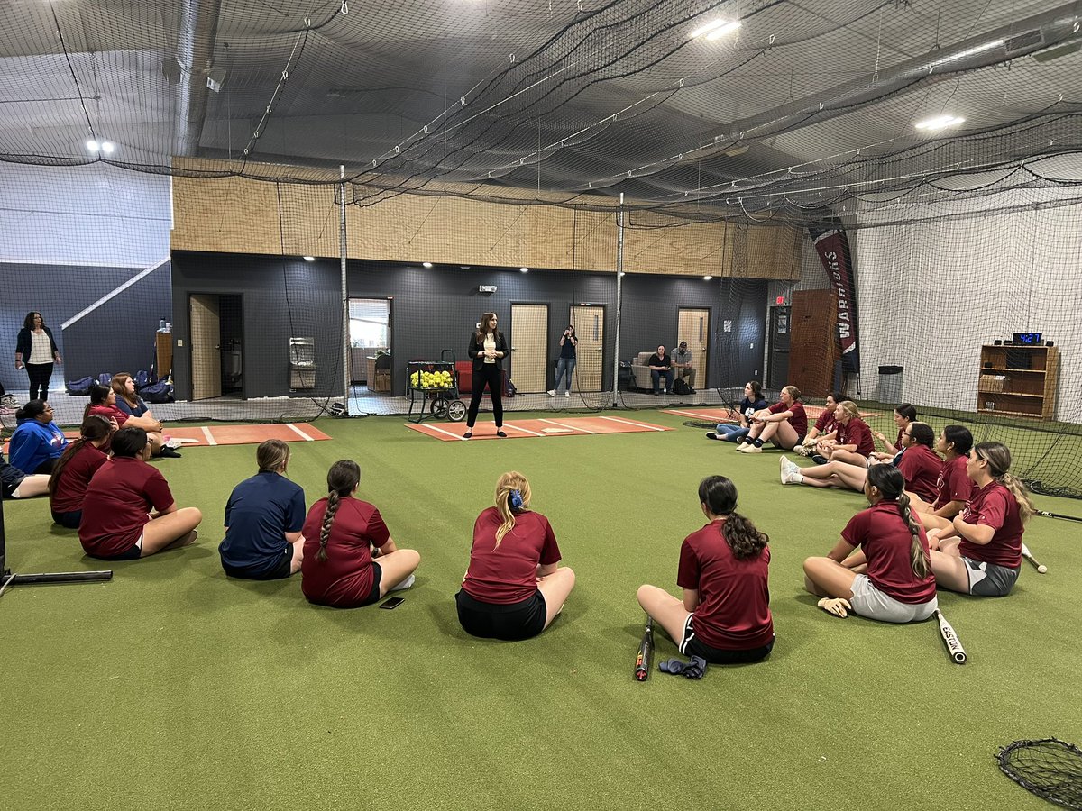 SCWarrior_SB's tweet photo. Today was every softball players dream, we got to hang out and hear Leah Amico 3x Gold Medalist for Team USA! Not only did she help our athletes with how to overcome challenges but how to do them THROUGH CHRIST! What she is doing is living and sharing the word! Thank you!! https://t.co/ktEaSdSewp