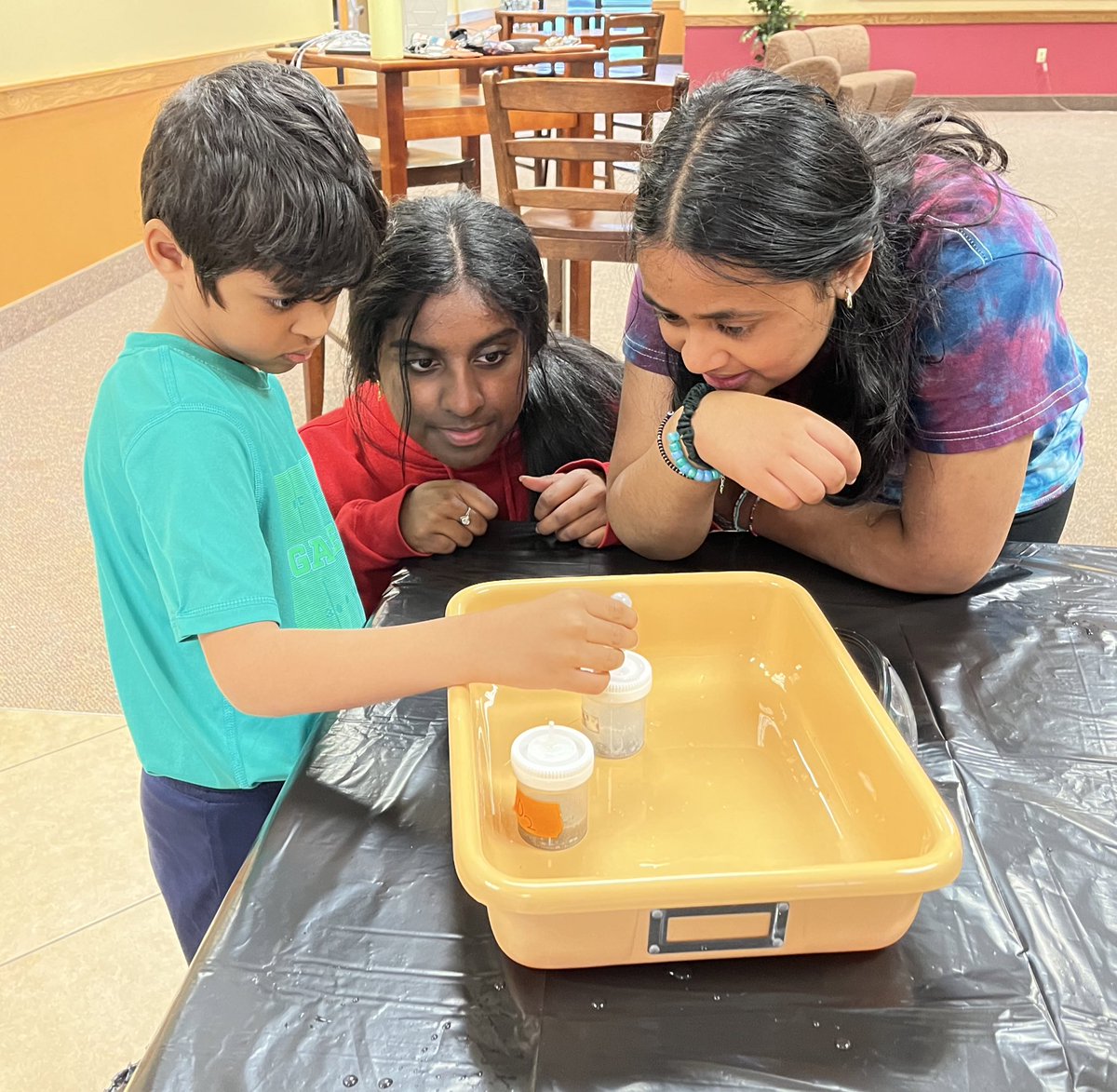 hansena602's tweet photo. Mason Science NHS shared their passion for science at a local Cub Scout meeting. https://t.co/sXbC3PnMix