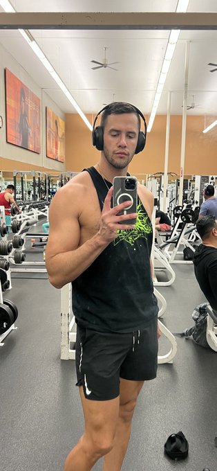 Late night work https://t.co/Vz68C6uu6G