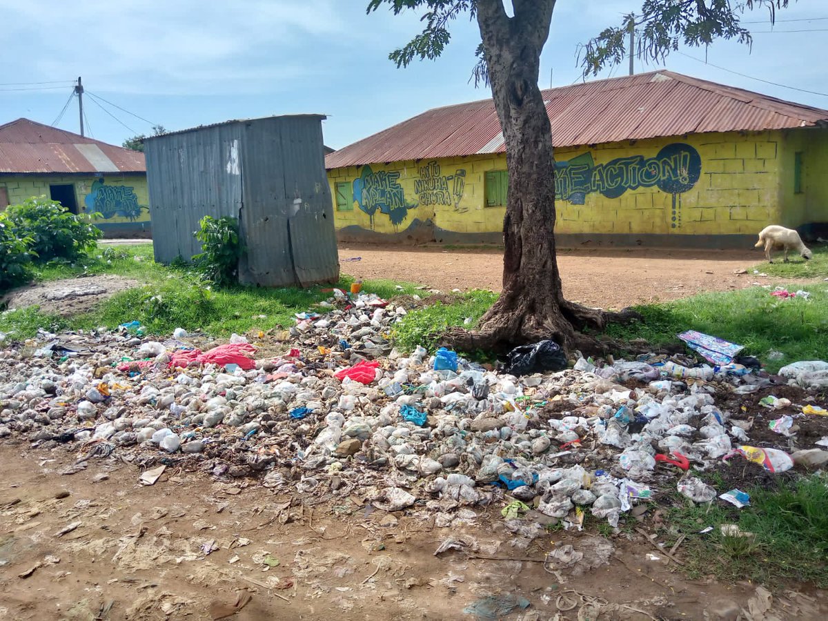Omollojnr01's tweet image. Poor waste disposal within the settlements a vulnerability to most people within the slum areas. #VulnerabilityMapping. Clean up exercises can be of help @Wanavijiji_sdi @KisumuCountyKE @masenoUni_ @WeAreVCA @KJamtaka @LumbaOyuko @WKodula @knyambuga