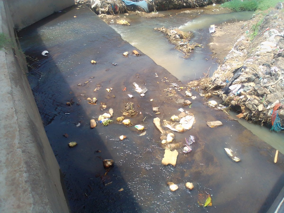 Omollojnr01's tweet image. Poor waste disposal within the settlements a vulnerability to most people within the slum areas. #VulnerabilityMapping. Clean up exercises can be of help @Wanavijiji_sdi @KisumuCountyKE @masenoUni_ @WeAreVCA @KJamtaka @LumbaOyuko @WKodula @knyambuga