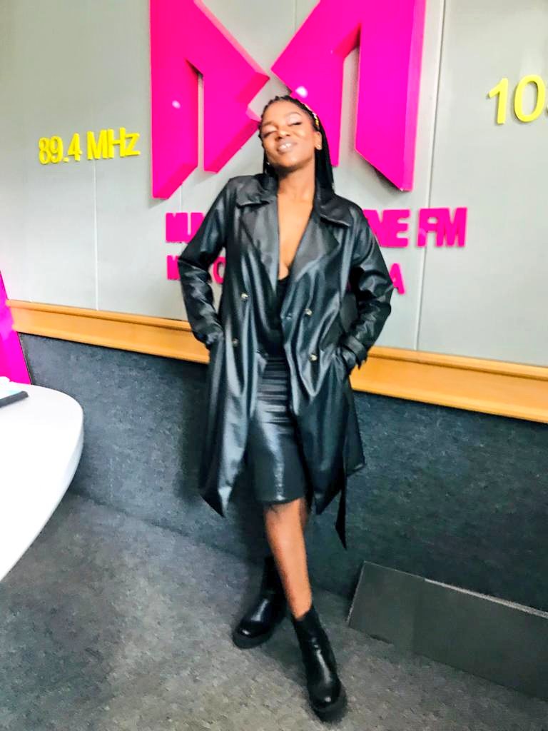 Avuxeni varhandziwa ✨️

Mina, <a href="/Sydney_Baloyi/">Sydney Baloyi</a> na <a href="/T_Techtonics/">Themba Techtonics Chauke</a> hile moyeni eka <a href="/Munghana/">Munghana Lonene FM</a> 7-9am. #MakombaNdlela