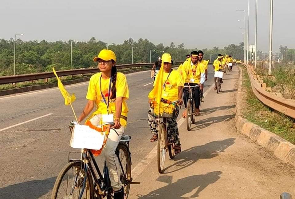 Tigerjairam's tweet photo. It's time to Yellow Revolution 
#KudmiWantJustification https://t.co/M20iLGBm8G