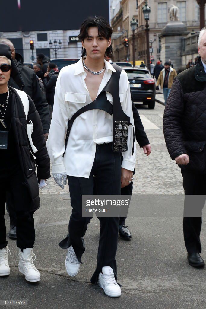 It's 2023 and still can't move on from this style of Kris Wu from Louis Vuitton's 2019 paris fashion week✨