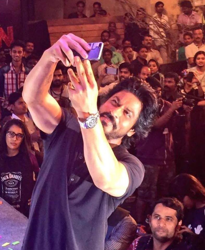 iamsaira_12's tweet photo. fan is underrated but unforgettable 🖤🔥
#ShahRukhKhan #10YearsOfFan https://t.co/3upFuwHu8O