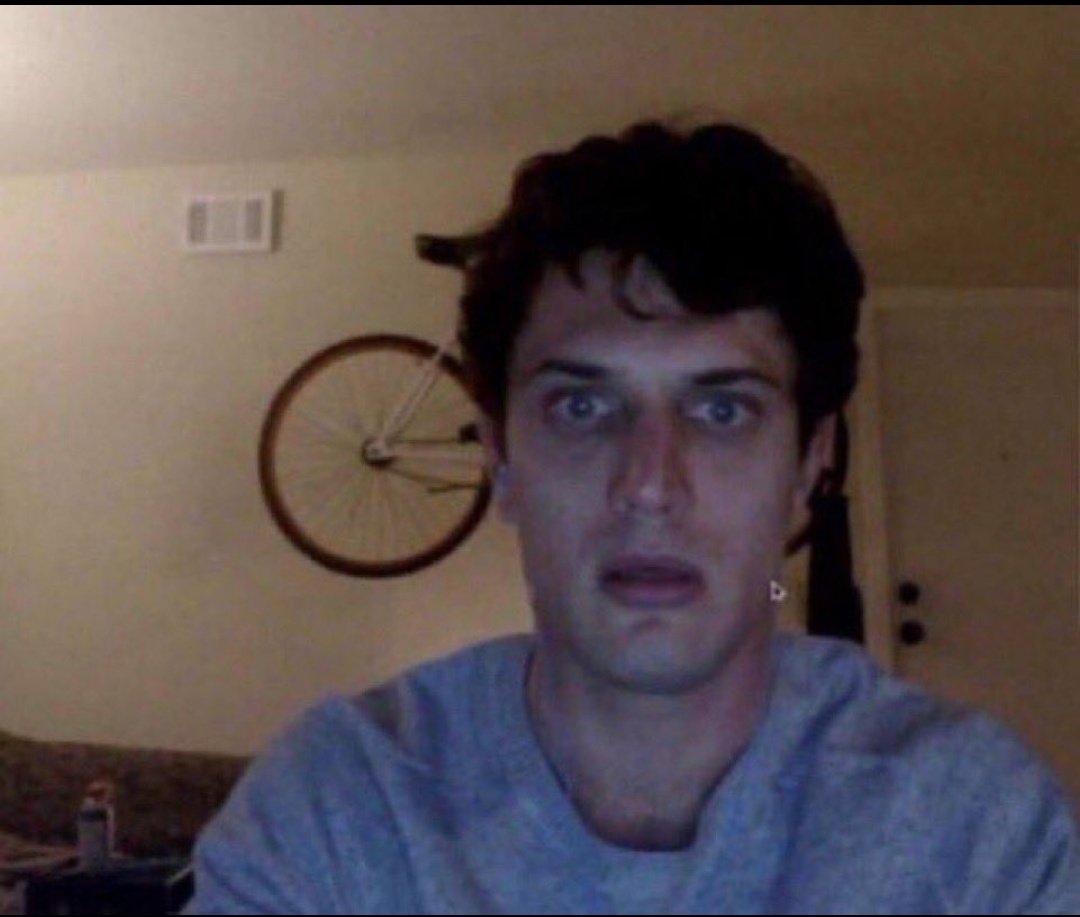 cookiecalz's tweet photo. Me when my mom asked what was on my thigh https://t.co/mPZdUrJjhP