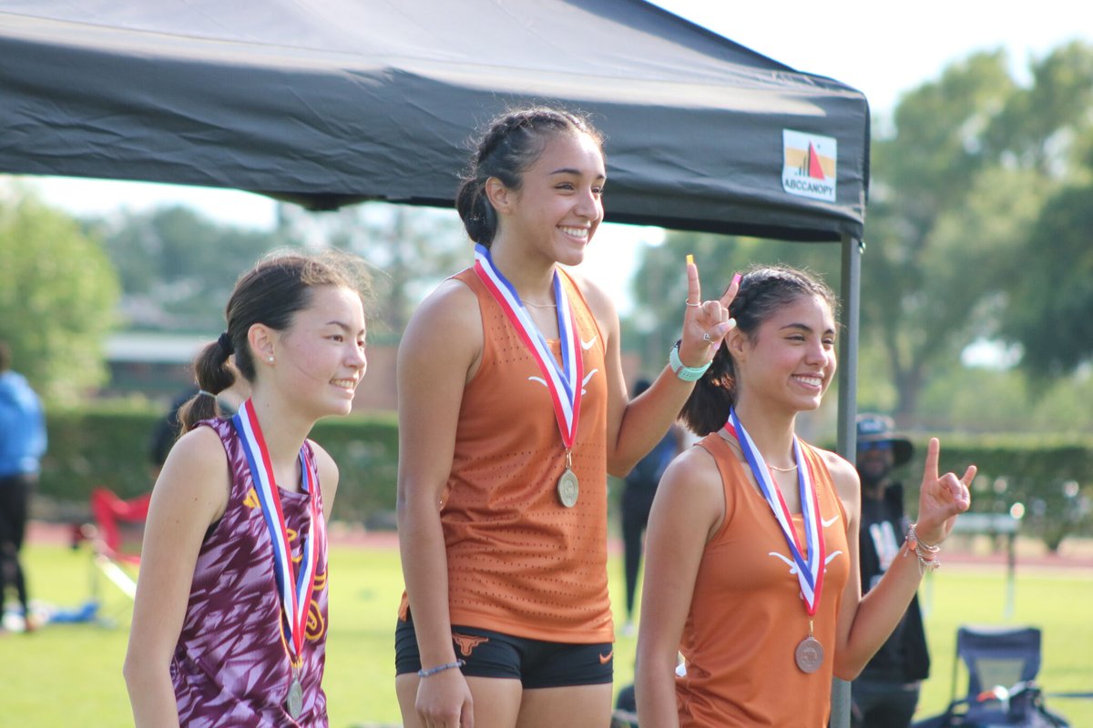 Deer Park cruises to district title sweep in track and field dlvr.it/SmWQth