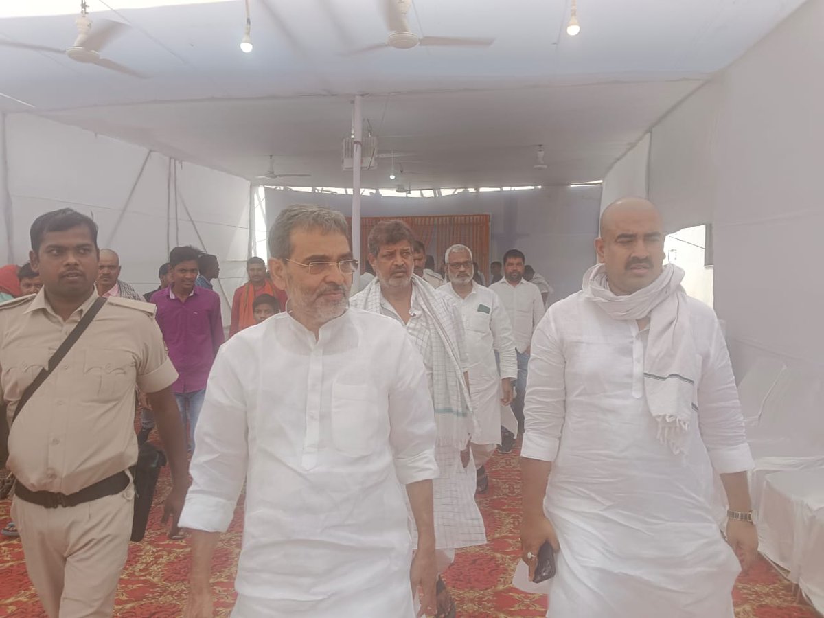 UpendraKushRLM's tweet photo. दूमदुम्मा, वैशाली : श्री अजय कुशवाहा जी की माता जी के श्राद्ध कार्यक्रम में शामिल हुआ । https://t.co/5prJmvf8BW