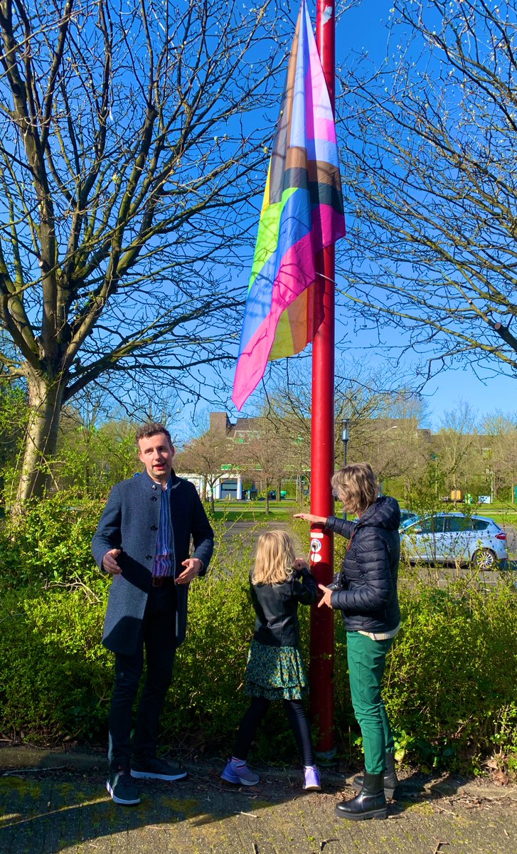 debiebhoorn's tweet image. Was een mooi moment zo samen te komen om de “begrip en tolerantie“ vlag te hijsen met wethouder Boomgaars.