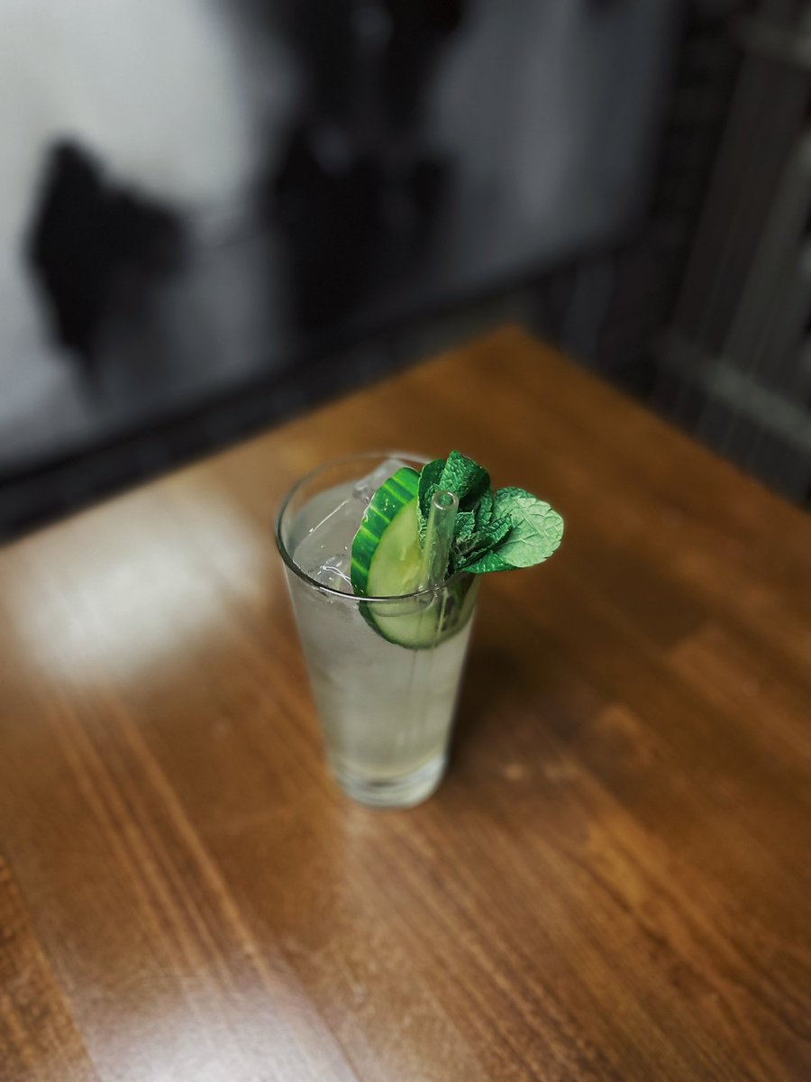 thepottedpig's tweet photo. Okay this is the spring we’ve been praying for🌞 And it’s Saturday, which calls for cocktails! Our Garden of Wales is the perfect spring tipple; slightly floral, very fresh🥒
•
•
#cocktails #cocktailbar #cocktailrecipes #cardiffbar #cardiffcocktails https://t.co/2DbrwKjexm