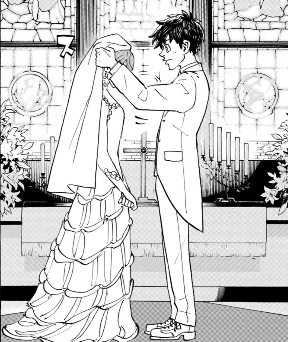 drakencult's tweet photo. Whoever catches the bouquet at a wedding reception is thought to be the next lady in line for marriage. There was no other possibility! ♥️ https://t.co/cXwqX72EBn