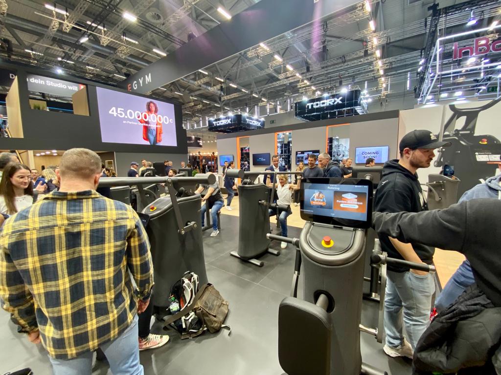 100pour100forme's tweet photo. Visite à notre partenaire #egym #precor au #fibo à Cologne en attendant le #fitex de paris. NOUVEAUTE à venir très bientôt https://t.co/vtNoc5l9KU