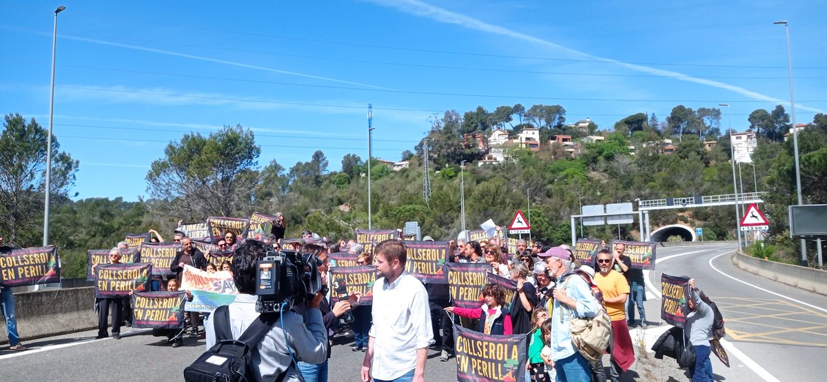 Ara mateix túnels de Vallvidrera tallats per defensar Collserola. 
#CollserolaEnPerill 

<a href="/Collserolapais1/">Collserolapaisatgeviu</a> <a href="/LluitaGuimbau/">LluitaMasGuimbau</a> <a href="/LluitaMasSauro/">LluitaMasSauró</a> <a href="/LluitaMasSauro/">LluitaMasSauró</a>