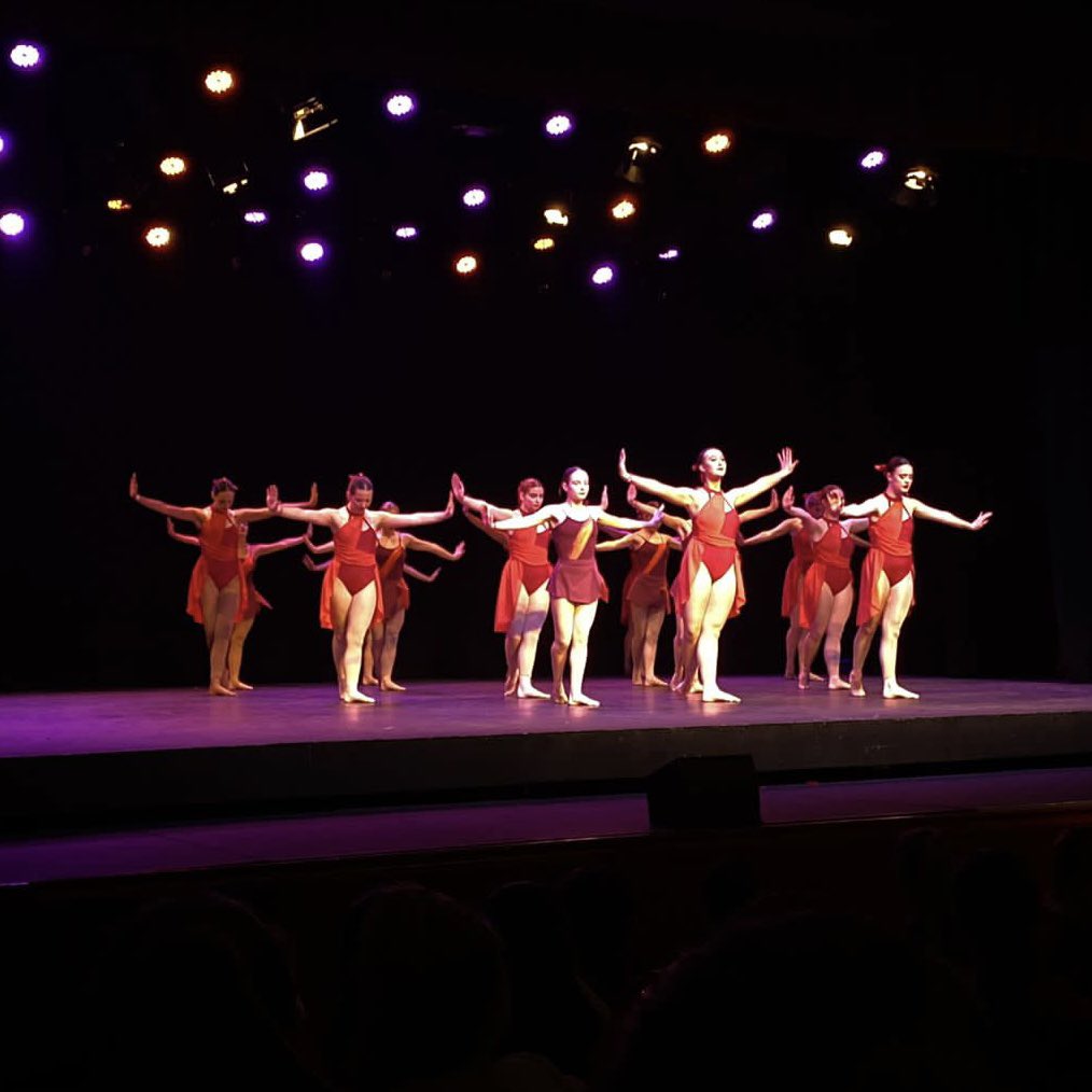 Today we remember the 97 Liverpool FC supporters who lost their lives as a result of #Hillsborough❤️🌹

LJMU Dance showed their support with a memorial performance. Choreographer Amelia told us that the team ‘did Liverpool proud’.
More info👉jmsu.co.uk/articles/hills…

#JFT97 #YNWA