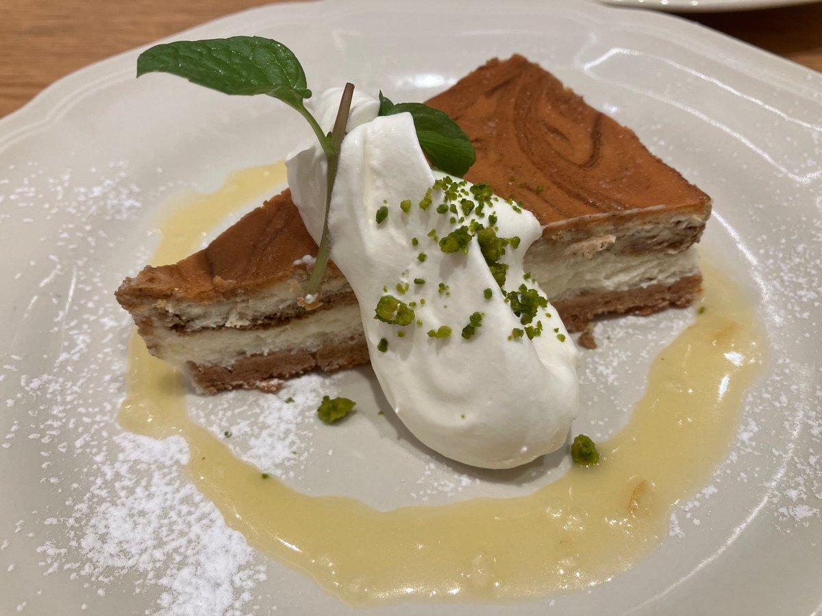 RubensBot's tweet image. I'm at Afternoon Tea TEAROOM in 大阪市, 大阪府 w/ @kirikiribot swarmapp.com/c/iGFr7RDAKZ3