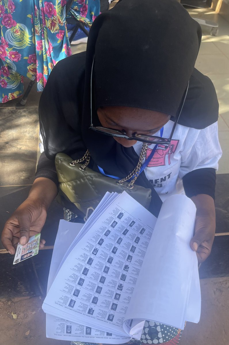 UNDP_TheGambia's tweet image. By coming out to vote, citizens can remedy the governance challenges borne out of the previous regime. #AddYourVoice #GambiaDecides 🗳️