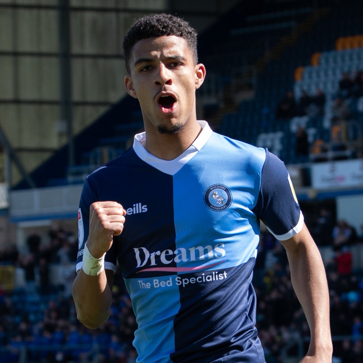 ⚽️ ¡MATCHDAY!

El Morecambe decidira nuestra pelea por los seis primeros puestos, con ambos equipos necesitados de los tres puntos.

Nos esperan 90 minutos muy duros. ¡Vamos Wycombe!

#MORvWYC