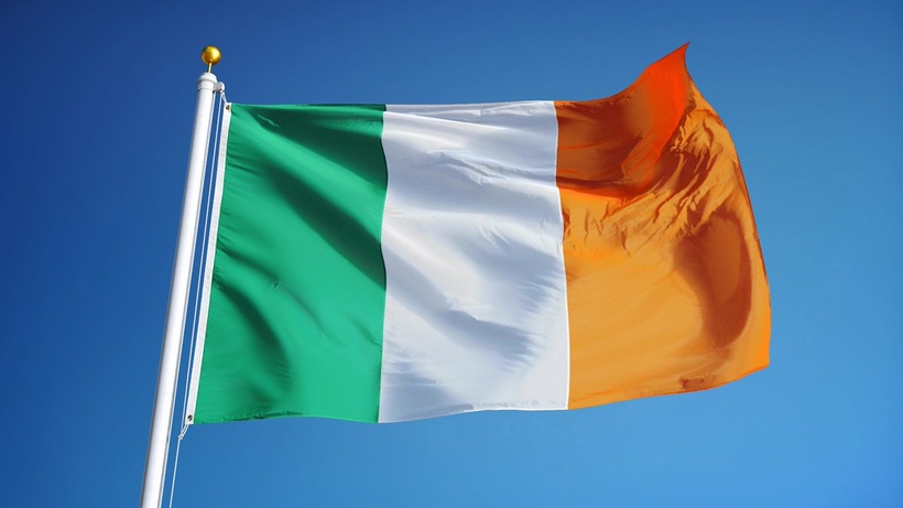 #OnThisDay 1848 Thomas Francis Meagher unveiled the Irish tricolour to a crowd at the Irish Convention in Dublin. 
 "I trust that beneath its folds the hands of the Irish Protestant and the Irish Catholic may be clasped in generous and heroic brotherhood".

 #Ireland #History
