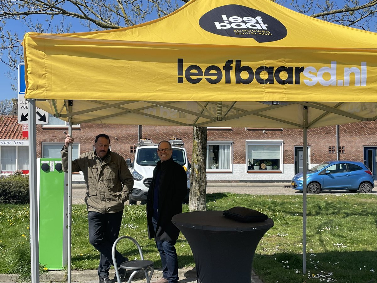 LeefbaarSD's tweet photo. We danken de inwoners van #ouwerkerk voor hun input. Tot 14 uur gaan raadsleden @roykloplsd en @Petervijverber2 graag in gesprek met de inwoners van #Oosterland. De tent staat tegenover de Coop #supermarkt #streekholders https://t.co/QPRPZWH98X