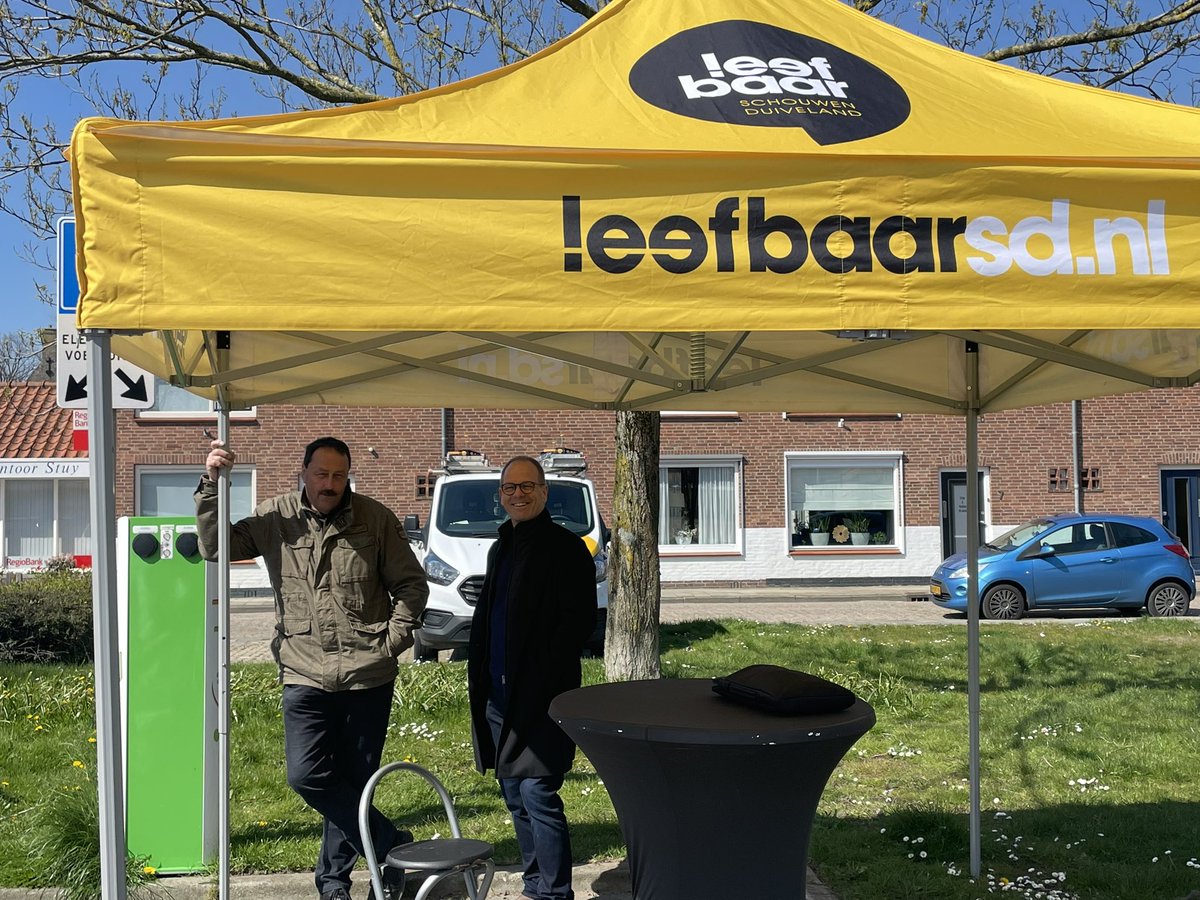 LeefbaarSD's tweet photo. We danken de inwoners van #ouwerkerk voor hun input. Tot 14 uur gaan raadsleden @roykloplsd en @Petervijverber2 graag in gesprek met de inwoners van #Oosterland. De tent staat tegenover de Coop #supermarkt #streekholders https://t.co/QPRPZWH98X