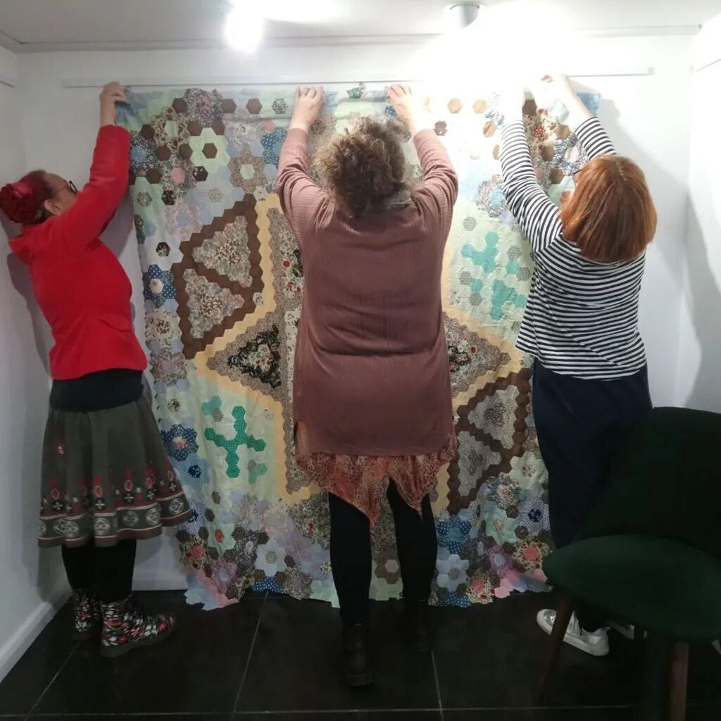 The show is up! 'Nice bit of Stuff' is on NOW @thehalperngallery in Chatham Kent. On til Saturday 22nd when you can come along and meet the artists!
#nicebitofstuff #chatham #textileart #mixedmedia instagr.am/p/CrDaactKq6j/