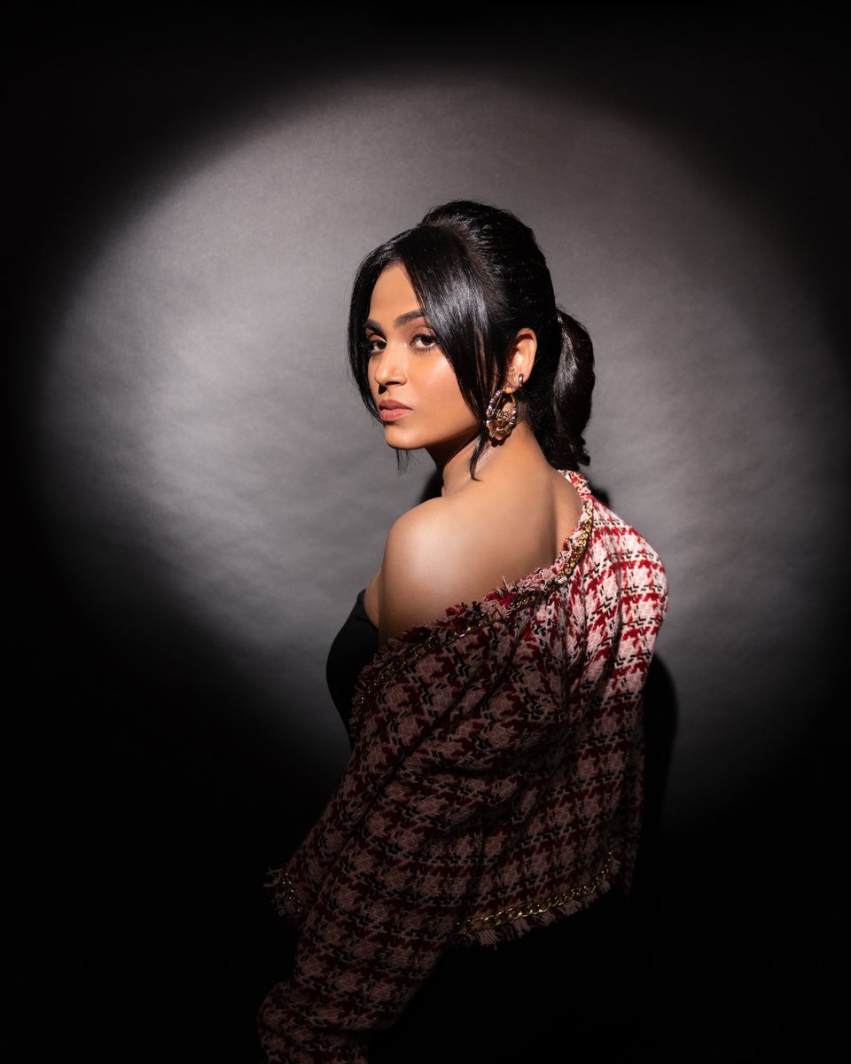 ChennaiTimesTOI's tweet photo. Stylish #RamyaPandian 

#Photoshoot #Kollywood https://t.co/Em5FWgeHa2