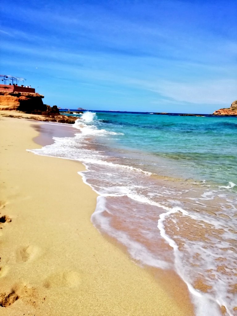 MagdalenaSzomb1's tweet photo. Current view...☀️🤗
#CalaComte #Ibiza https://t.co/mCz5eYB48a