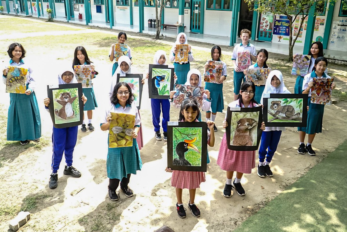 Happy World Art Day 🎨
#Art is an important part of Mutiara Harapan , the only IB School in Riau Province, established and managed by <a href="/APRILpulp/">APRIL</a> . Let's look at how these students fostering an appreciation of #biodiversity in the RER area through the medium of art. #ExploreRER