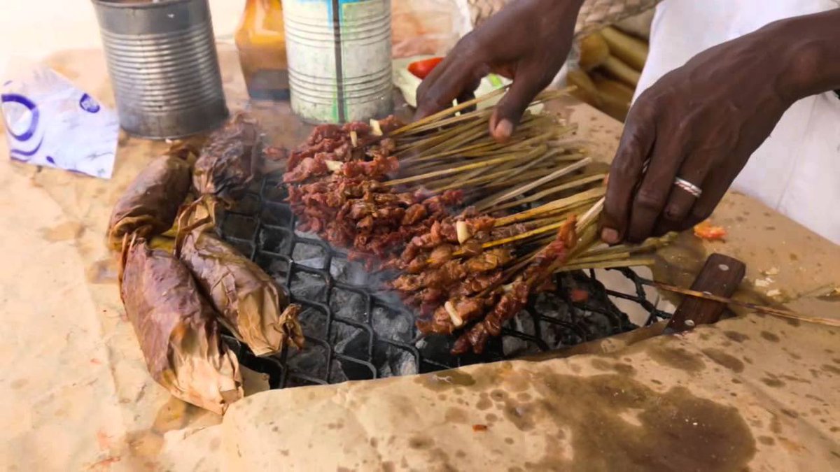 adjouaspeaks's tweet image. Use only food, where did you grow up? 😁 I thought I’d show you some of my fav dishes from home… 🇨🇮🇨🇮