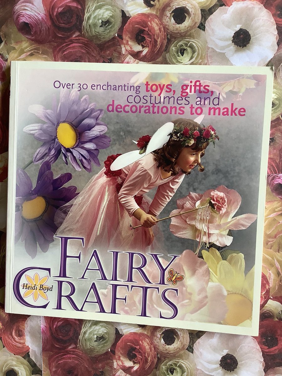 There are some FABULOUS #Fairy #CraftProjects and #DressUp ideas in this book in my #etsyshop #Vintage 2003 'Fairy Crafts' Book in Paperback by Heidi Boyd -Over 30 Enchanting Toys, Gifts, Costumes and Decorations to make #FairyLover #BookGift etsy.me/3mt0kMc
#FairyCrafts