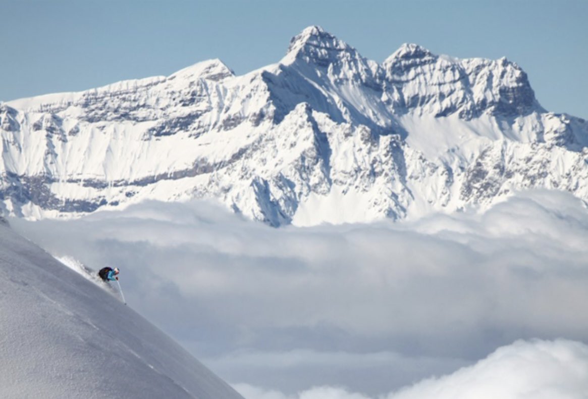 Mountain and ocean photographer, skier and free-diver Melody Sky lives life on the edge. Read about her at welove2ski.com/on-snow-and-un…