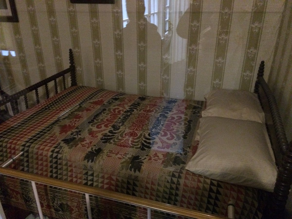 ChiefFarewell's tweet photo. coverings” and placed diagonally, due to his height, on a walnut, low 4-post bed in the corner of the room; the bedroom walls were covered in striped wallpaper, a lithograph, and several engravings. Pillows were placed under his head and legs (to act as a bolster). First exam, https://t.co/x5VNvGaqhg
