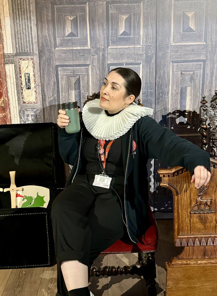 EmilyM_OMahony's tweet photo. Saturday working, with coffee, Elizabethan style (with hints of a Renaissance painting)
#whodoesntlovearuff #accessorising #mood #shakespearesaturday https://t.co/hCVeX8Lu6f
