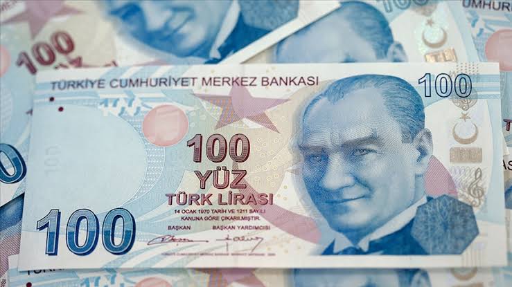 dunyadanfinans's tweet photo. 20.000 lira maaşı olanlar; düşük maaş alanların hakkını savunmak için zamlara isyan ediyor!

8.500 lira maaşı olup aç gezenler; zamları savunup zamlara isyan edenlere de küfrediyor!

Türkiye tarihinin en saçma dönemi olabilir https://t.co/g7en6MgA8M