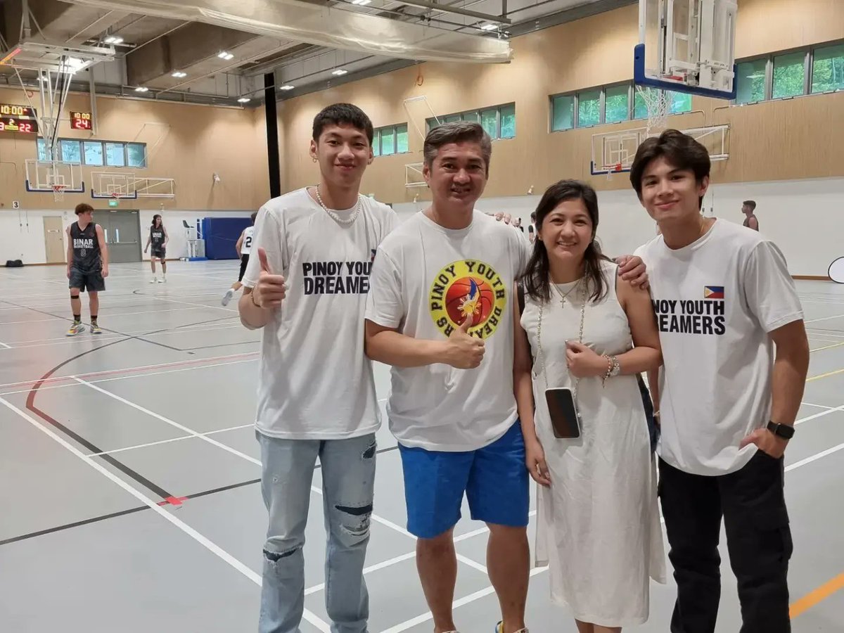 AcotCoach's tweet photo. 4Bs Work and Play 🏀❤️
Team Pilipinas PYDPH 🇵🇭 in Singapore 🇸🇬
#4Bs #PYDThrowback #PYDFamily #pydproud #Pilipinas #coachbeaujingacot #coachbaileysacot #baffyacot #blissacot https://t.co/hTSLcFVMwG