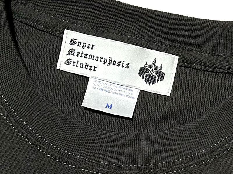 manana_kkkane's tweet image. #BLACKGANION #バンドマーチ の予約販売がスタート！今回はBLACK GANION x #ORdER のスプリット7inchのデザインを #グラフィティライター #ZECS がデザインを担当！受注期間は、本日から 4/30 ( 日曜日 ) まで。納品日は、TEE は5月中旬から下旬 manana website、またはDMでカラー、サイズのご指定を