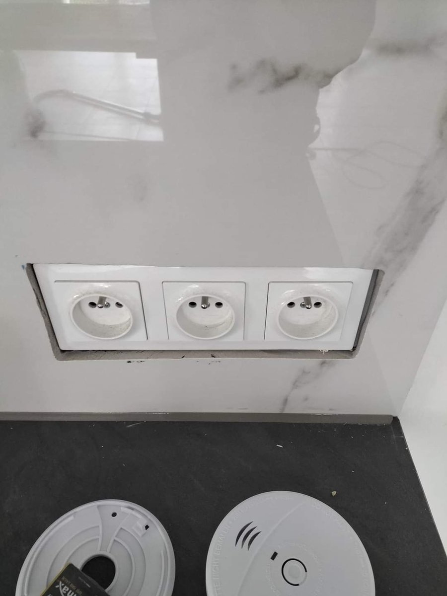 NosArtisansODT's tweet photo. #nosartisansontdutalent
Un samedi sans #prise de tête et #interupteur pour débrancher ...
#batiment #renovation #travaux https://t.co/64N3UVAcJI