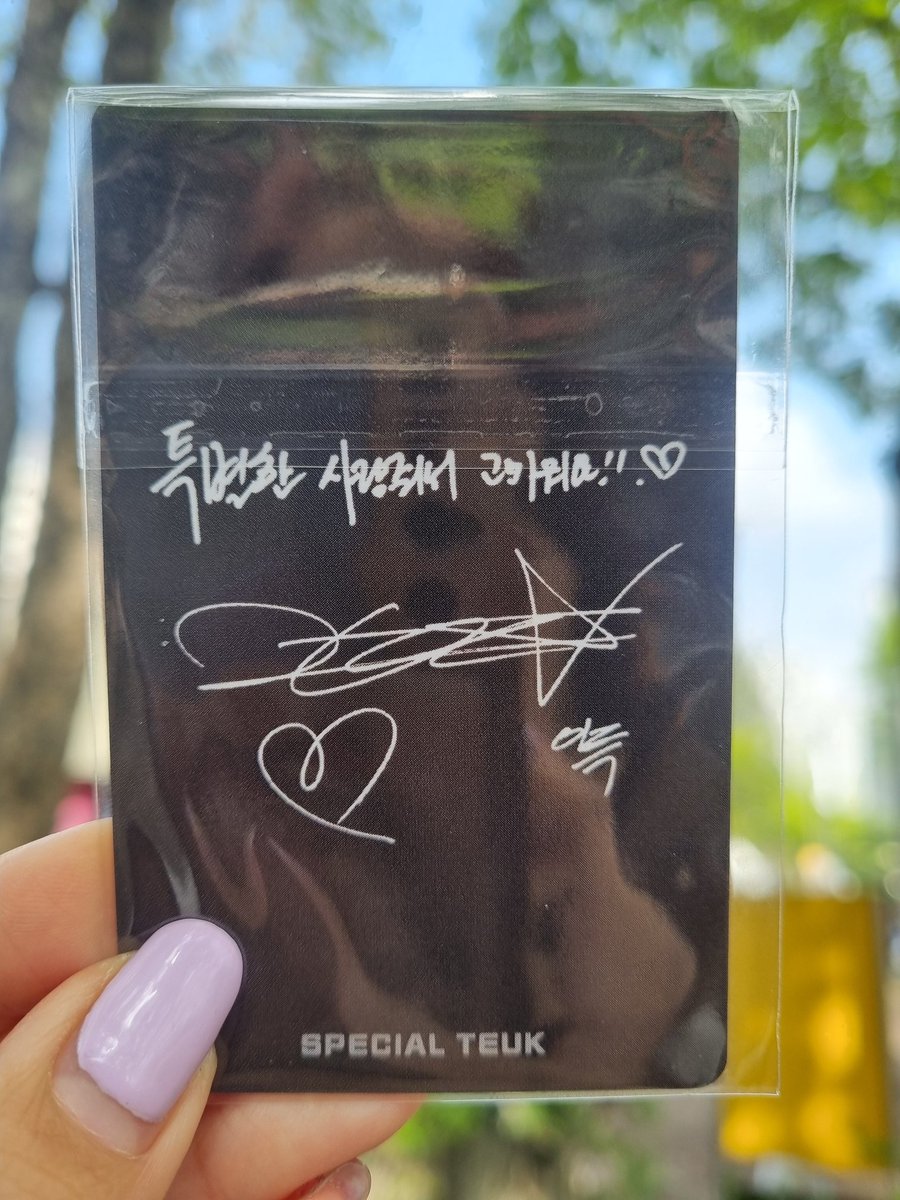 Cheering set 구매시 
증정 포카 실물 입니다!