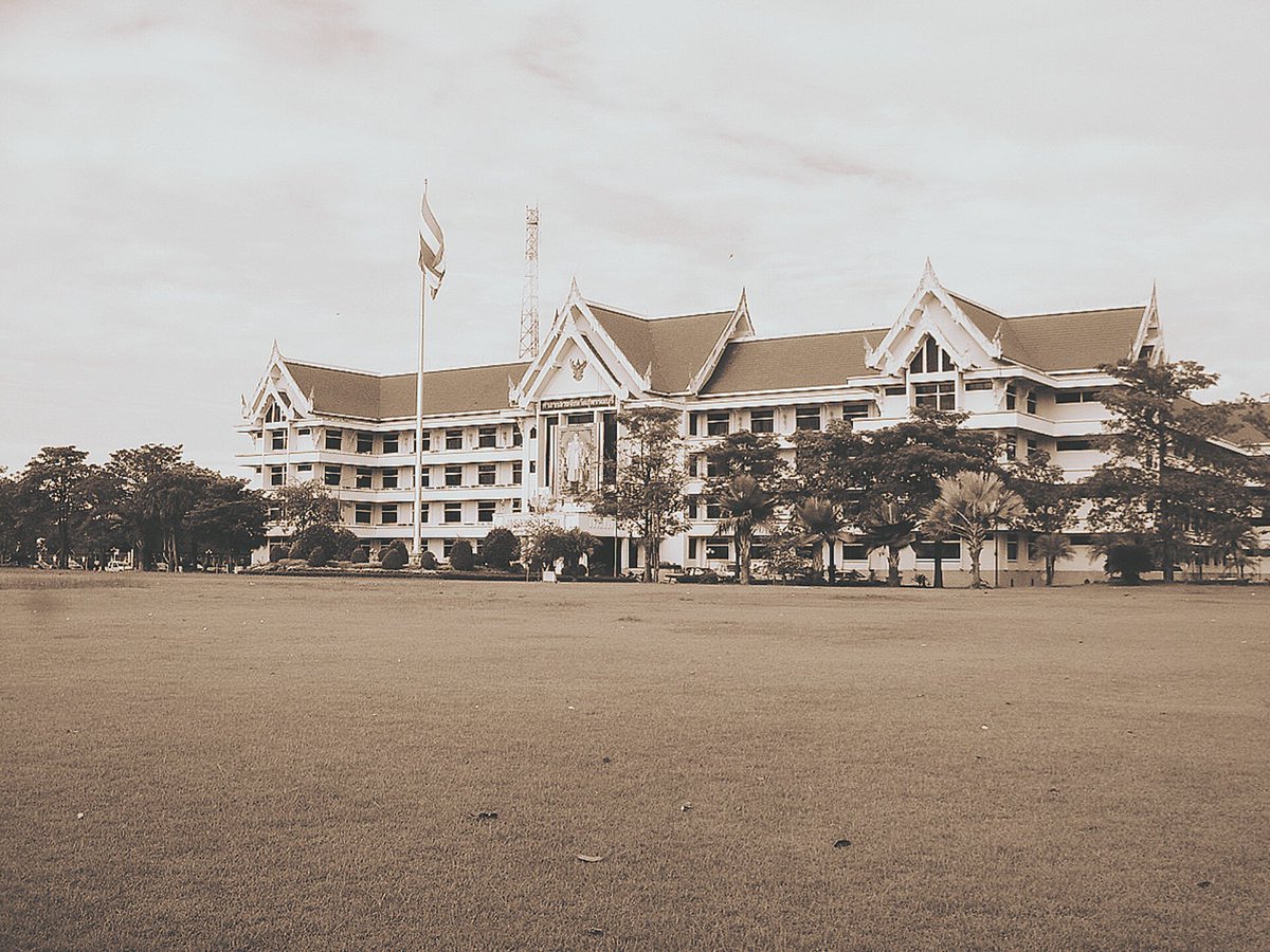 #ศึกคนเทพชนสงกรานต์

「 ณ ลานหน้าศาลากลางเทพนคร 」

เร่เข้ามา เร่เข้ามา ขอเชิญทุกท่านมาร่วมละเล่นไชโย เชิญจับจองที่นั่งแลเลือกใบไชโยของท่านได้ รอบแรกจักเริ่มในเวลา ๑๓.๔๕ นาฬิกาแล้ว