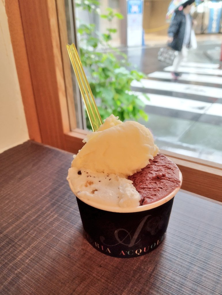 noix0305's tweet photo. 今週のアクオリーナ。
ジャスミンのジェラートソフトに、カラメルサッラート×くるみメープル×ミルクチョコレート&amp;ほうじ茶、カッサータ×黄金柑&amp;カモミール、チョコレートのソルベット ウガンダ。 https://t.co/5lPalXMzeh