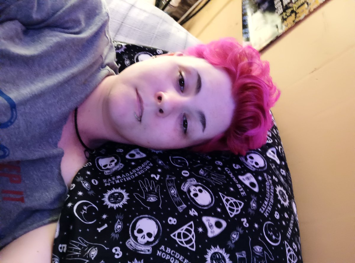 Bed glamour shot with freshly dyed hair 💕💇🏻‍♀️🧚🏻‍♀️🦄 #manicpanic #hothotpink #alt4lif3