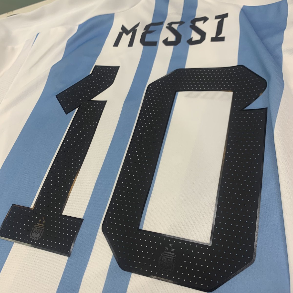 💥 AVAILABLE NOW 💥

Argentina 2023 Home Nameset 3stars ⭐️⭐️⭐️

untuk jersey original

IDR 380.000 ( Hanya Harga Nameset)

#nameset4sale #jersey4sale @Jerseyforum