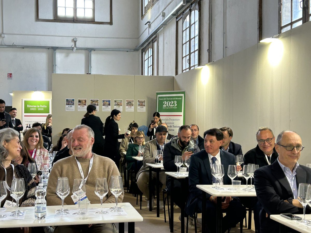 lurgi_m's tweet photo. Prima giornata a OPEN Outdoor Experiences - Salone delle attività all'aria aperta 
I primi 4 appuntamenti:
✅ Presentazione del programma INCONTRI - Rete Destinazione Sud - Paestum 2023
#ReteDestinazioneSud #RitornoinItalia #DestinazioneIrpinia #DestinazioneSannio https://t.co/uFagFdMf2H