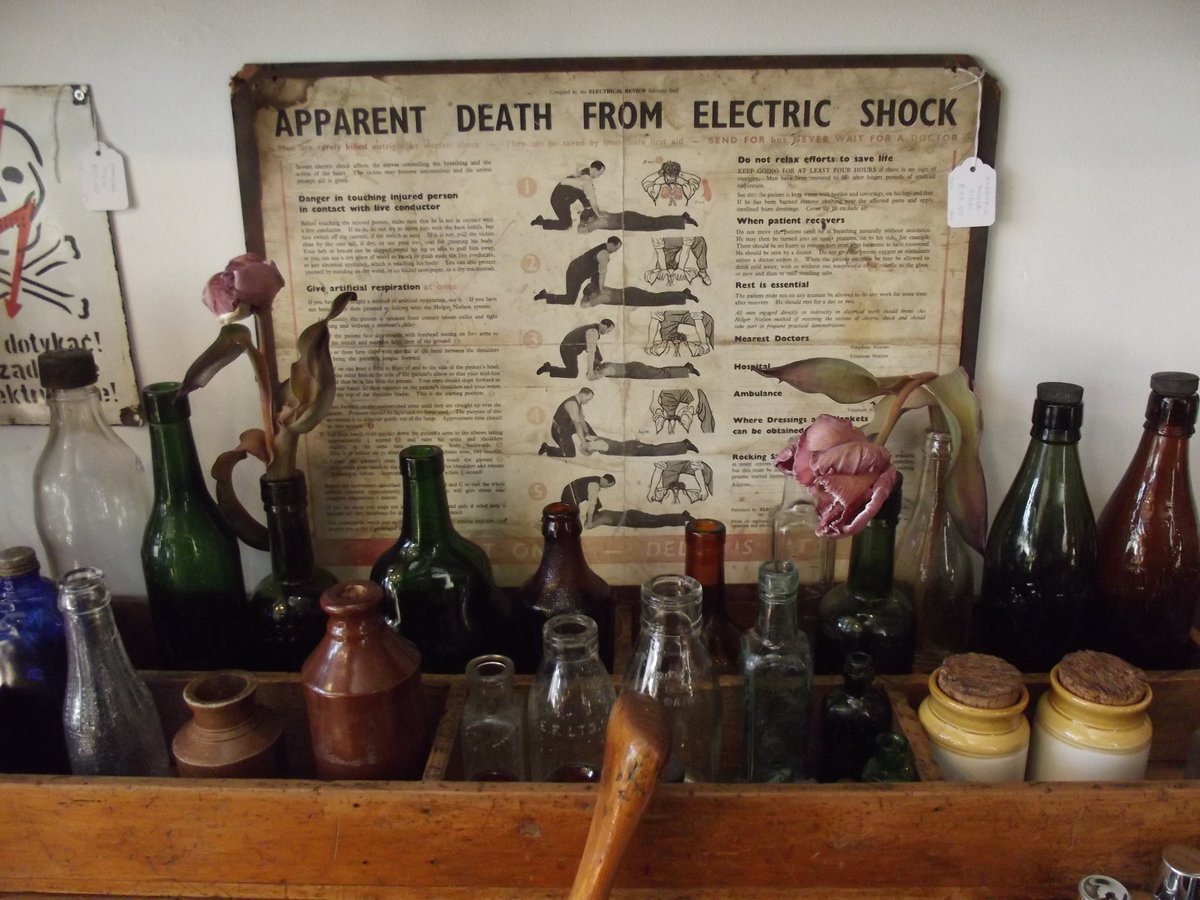 Why not check out Petersfield's new vintage &amp; antiques shop today? We're in Chapel Street and open from 10am-5pm #petersfield #hampshire #vintage #antiques